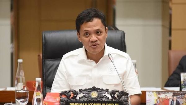 Ketua Komisi III DPR Nilai Polisi Tetap Memerlukan Senjata Api: Masa Bawa Pentungan