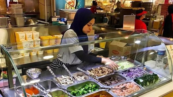 Cari Makanan Halal di Bugis Junction Singapura? Inilah Tempat dan Menu Kulinernya