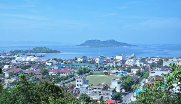 Melihat Keindahan Kota Sibolga dari Puncak Tangga Seratus di Pasar Baru
