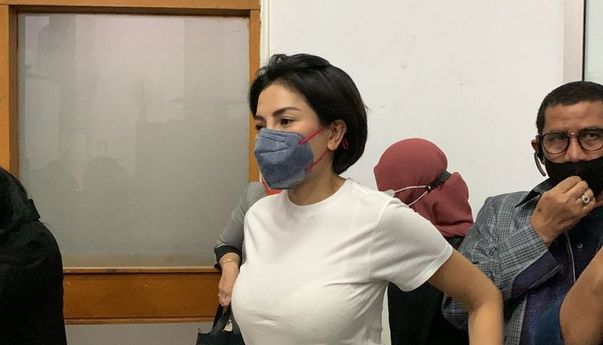 Keterangan Polisi: Nikita Mirzani ke Luar Negeri Untuk Berobat