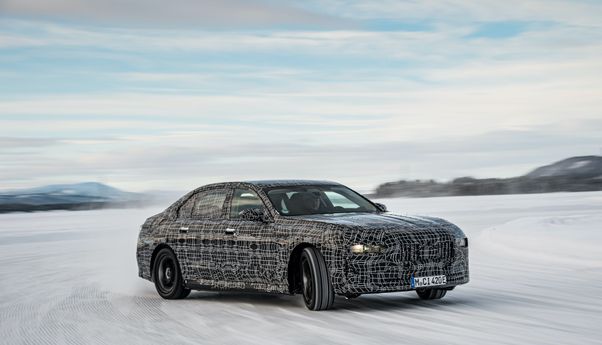 Mobil Listrik BMW i7 Mulai Dites, Akan Meluncur Tahun Depan?
