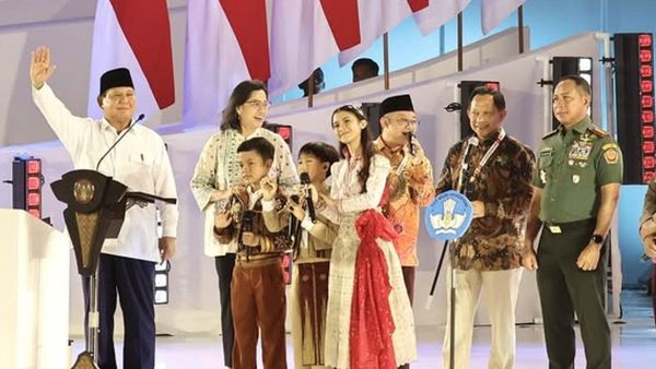 Prabowo Umumkan Kenaikan Anggaran Kesejahteraan Guru Jadi Rp81,6 Triliun pada 2025