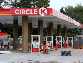 Luar Biasa! Circle K akan Pasang Charger Station untuk Kendaraan Listrik