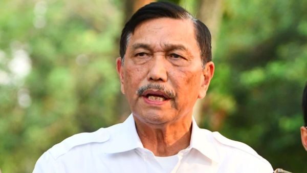 Luhut Binsar Pandjaitan Diminta Mundur dari Jabatan oleh Netizen, Iwan Sumule: “Saya Tidak Percaya Luhut Bersih”