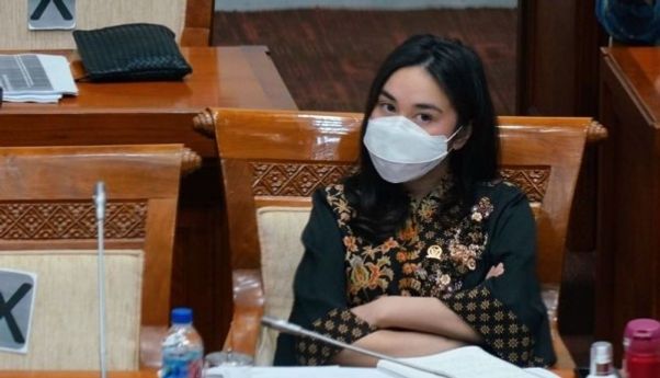 Farah Puteri DPR yang Sempat Viral Karena Cantik dan Muda Minta Kemhan Evaluasi Penggunaan Alutsista Tua