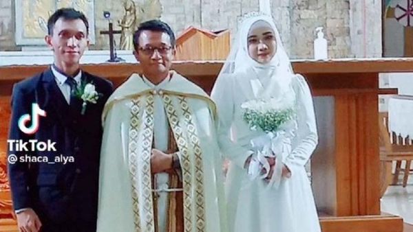 Viral Pernikahan Beda Agama: Pasangan Wanita Islam dengan Pria Katolik di Gereja Semarang