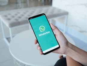 Kian Cemas Ditinggal Pengguna, WhatsApp Mulai Pasang Iklan di Koran