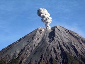 Gunung Semeru Erupsi Pagi Ini, Semburkan Abu Vulkanik 1.000 Meter