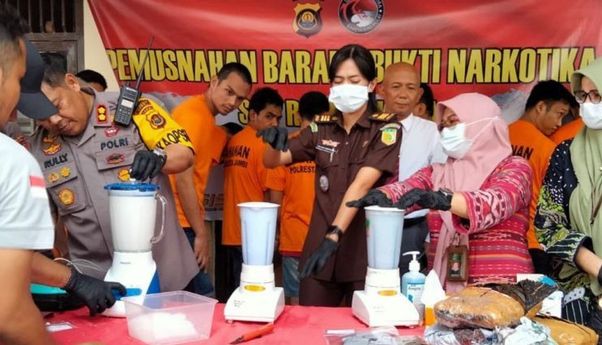 Polresta Jambi Musnahkan Narkoba Senilai Rp2,5 Miliar dengan Cara Dibakar dan Diblender