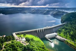 Kelebihan dan Kekurangan PLTA: Menimbang Energi Bersih dan Dampaknya?