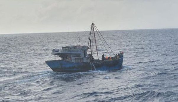 TNI AL  Tangkap Tiga Kapal Ikan Berbendera Vietnam di Laut Natuna