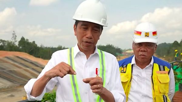 Presiden Jokowi Tinjau Progress Jalan Tol IKN, Targetkan Selesai Juli 2024