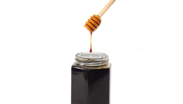 Khasiat Madu Hitam dan Kapan Waktu Terbaik untuk Mengonsumsinya