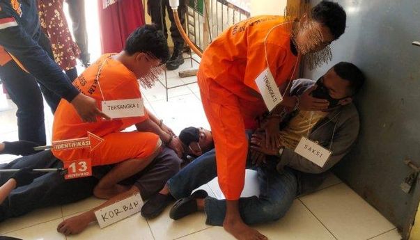 Kejam Cucu dan Kawannya Bunuh Nenek, Didorong dari Lantai 2 Lalu Dicekik Hingga Tewas