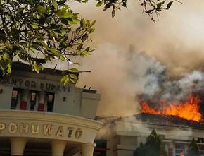Polisi Tangkap 40 Orang terkait Pembakaran Kantor Bupati Pohuwato Gorontalo