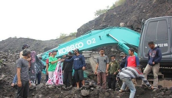 Warga Lereng Gunung Sindoro Tutup Paksa Lokasi Penambangan Pasir Ilegal