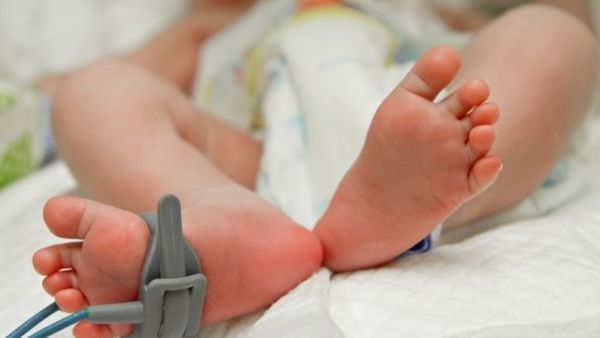 Ironis, Bayi Berusia Satu Hari Dibuang Orang Tua Kandung di Pos Ronda