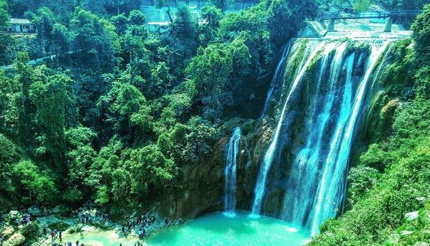 Selain tempat ziarah wali Wisata di tuban ini juga cukup memanjakan mata