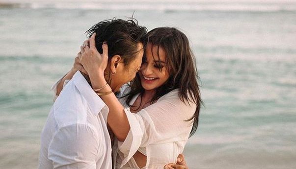 Kangen Istri, Jerinx SID Bermesraan dengan Nora Alexandra di Mobil Tahanan