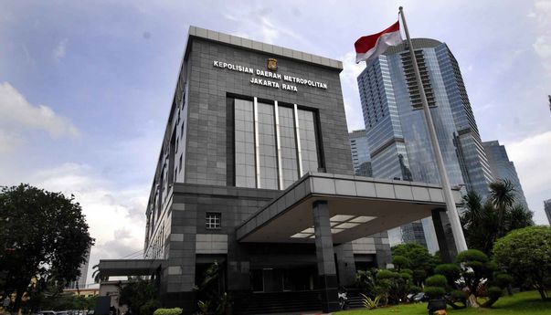 Polisi Tanggapi Poster Viral 'Jokowi End Game': Rumah Sakit dan Kuburan Penuh, Silahkan ke Polda Metro Jaya