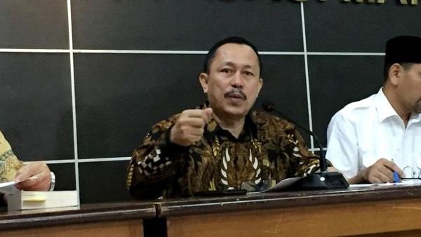 Beredar Foto Pria Diduga Ketua Komnas HAM Bersama Tommy Soeharto, Benarkah?