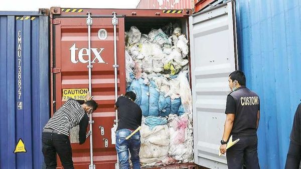 600 Kontainer Sampah Impor Menumpuk di Batam