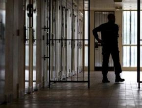 Berhasil Rusak Pintu, Dua Tahanan  Polsek Tambun Bekasi Berhasil Kabur dari Penjara