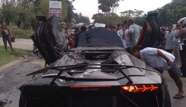 Selain Via Vallen, Ini Mobil Artis yang Pernah Terbakar