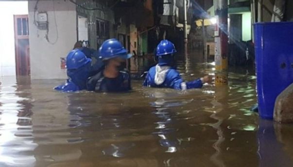 Jakarta Banjir Lagi, Warga: Nggak Mau Mengungsi Takut Covid-19