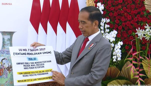 Jokowi Kembali Tegaskan Presiden Boleh Kampanye, Bawa Kertas Besar Bertuliskan Pasal UU Pemilu