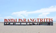 Berita Jogja: Piknik di Tengah Pandemi, Ratusan Wisatawan Parangtritis Tersengat Ubur-Ubur