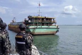 Jokowi Beri Izin Kapal Asing utnuk Keruk dan Ekspor Pasir Laut RI