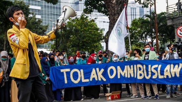 Pekikan ‘Hu’ untuk Jokowi dari Para Demonstran karena Tuding Demo UU Cipta Kerja Dipicu Hoaks