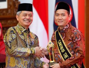 Ketua KPI Ubaidillah Raih Dinobatkan sebagai Santri Inspiratif Nasional dalam Santri of The Year 2024