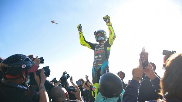 Valentino Rossi Resmi Pensiun, Inilah 10 Kemenangan Paling Spektakuler Dalam Kariernya!
