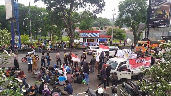 Berita Seputar Jateng: Pelajar di Magelang Tergerak Ikut Demo Usai Dapat Pesan Berantai Melalui Medsos