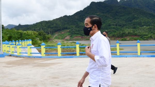 Ramai Video Jokowi Numpang Toilet Warga, Canda Warganet: Auto Jadi Cagar Budaya
