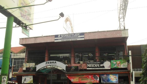 Toko Merah Jogja: Tempat Belanja Favorit Perlengkapan Kuliah Mahasiswa di Yogyakarta