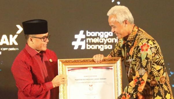 Ganjar Pranowo Terima Penghargaan Reformasi Birokrasi dari KemenPAN-RB karena Permudah Layanan Publik