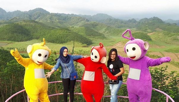 Mau Selfie dengan Background Unik? Datang Aja ke Bukit Teletubbies Jogja