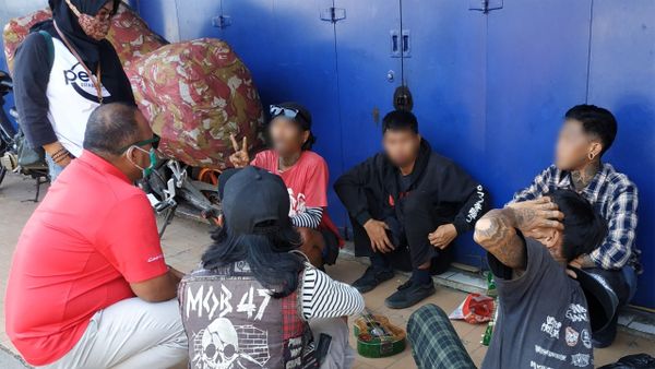 Menteri Risma Kirim Tim Tangani Komunitas Punk Sukabumi, Banyak dari Bogor dan Tangerang