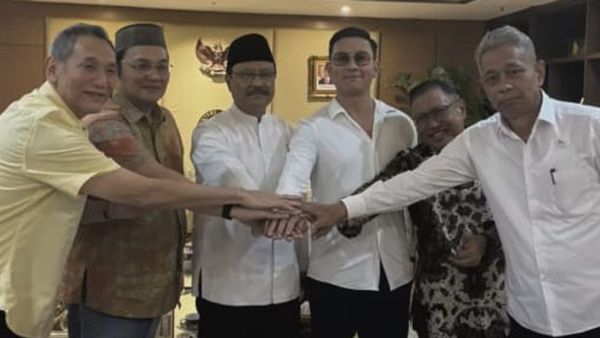 Dimediasi Kemensos, Farhat Abbas dan Denny Sumargo Akhirnya Sepakat Damai