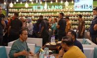 Rayakan Kemanangan Timnas U-22, Jokowi Traktir Para Menteri Makan Durian Medan