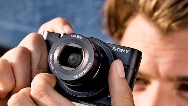 Pilihan Kamera Saku Sony Untuk Menemani Anda Traveling Dan Street Photography