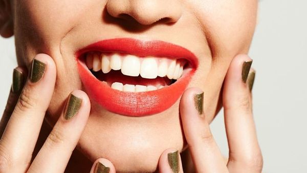 Cara Memutihkan Gigi secara Alami yang Efektif dan Efisien