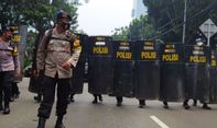 Ketegangan Unjuk Rasa WN Afghanistan di Kebon Sirih, Polisi Bermotor dan Bertameng Dikerahkan Bubarkan Massa