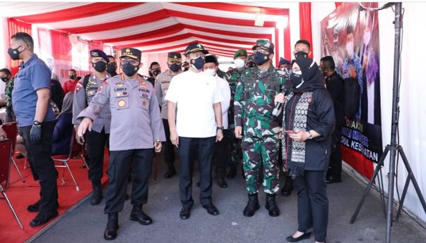 Duet Panglima-Kapolri Keliling Jawa, Pantau Penyekatan Jalan dan Vaksinasi