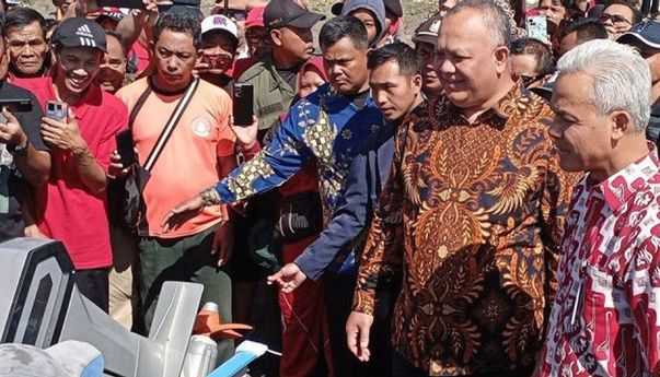 Luncurkan Kapal Bermotor Listrik, Ganjar Ajak Nelayan di Jateng Berani Lakukan Transformasi Energi