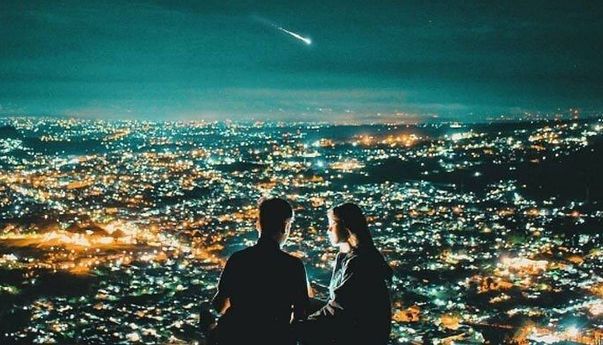 Pilih Waktu yang Tepat, Nikmati Romantisme Paralayang Batu Malam Hari