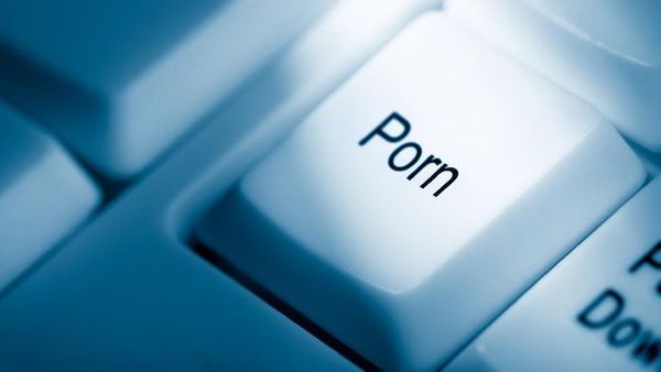 2 Petinggi Perusahaan Streaming Pornografi Induk Pornhub Mundur, Mau Coba Kabur dari Kasus?